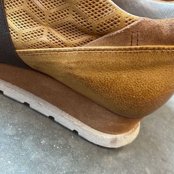 🔥Miz Mooz Ankle Booties, Low Wedge, Brown Leather, EUC! - US8.5🔥 - Picture 3 of 12